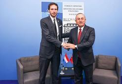 Bakan Çavuşoğlu, Hollandalı mevkidaşıyla görüştü