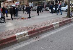 Caddede çıkan tartışmada boynundan bıçaklandı