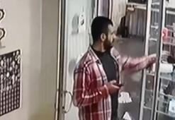 Vitrinden telefon hırsızlığı kamerada