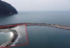 Fırtınada yıkılan mendirek onarılıyor