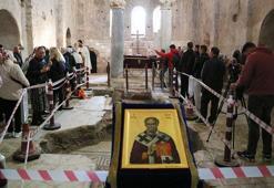 'Noel Baba' olarak bilinen Aziz Nikolaos, Antalya'da ayinle anıldı