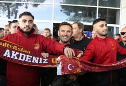 Galatasaray, Antalya'da coşkuyla karşılandı