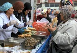 Bayrampaşa'daki balık festivali'nde 3 ton hamsi dağıtıldı