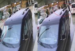 Bursa'da 2 kişinin yaralandığı silahlı- sopalı 'park yeri' kavgası kamerada