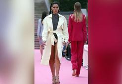 İspanyol top model Kimberly, Antalya'da podyuma çıktı