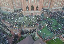 İstanbul buraya akın etti; Kırmızı Mektep'te 'yeni yıl' kuyruğu