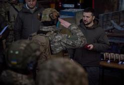 Zelenski, Donetsk bölgesinde bulunan Bahmut’u ziyaret etti