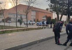 Plakasında 'Evleniyoruz, mutluyuz' yazısı bulunan araçla gelip vurdular