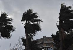 Antalya Körfezi'nde fırtına uyarısı