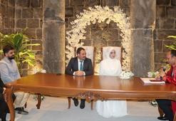 Restorasyon sonrası evlendirme merkezi olan burçlarda nikahları kıyıldı