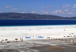 'Salda Gölü kumsalındaki kararma yayılıyor'