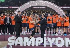 28. Kadınlar Cumhurbaşkanlığı Kupası'nın sahibi ÇBK Mersin Yenişehir Belediyesi