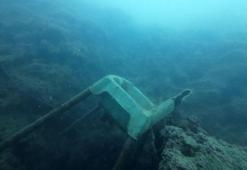 Denizin dibinde klozet, inşaat demiri, mama sandalyesi görüntülediler