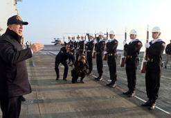 Bakan Akar'dan Türkiye'nin en büyük savaş gemisi 'TCG Anadolu'ya ziyaret