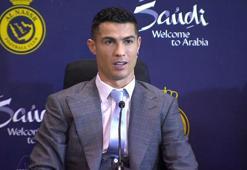 Al-Nassr, Cristiano Ronaldo için taraftarlara açık imza töreni düzenledi