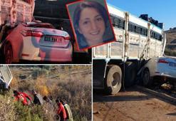 Otoyolda karşı şeride geçen kamyon, otomobille çarpıştı; 2 ölü