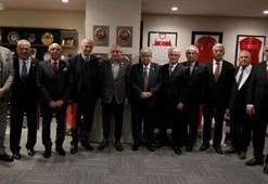 Türkiye Futbol Adamları Derneği'nden TFF’ye öneri: Maçlardan önce gençler oynasın