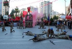 Adana’nın kurtuluş gününde jandarma komandolardan gösteri