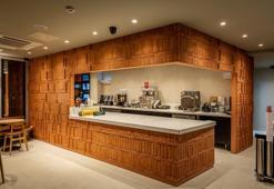 Starbucks, yeni arabaya servis mağazasını açtı