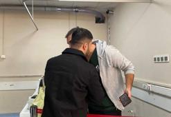 Saldırmalarına rağmen hastalarına bakan doktordan özür dileyip, tatlı ikram ettiler