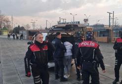 Genç kızların bıçaklı kavgasında 1 yaralı