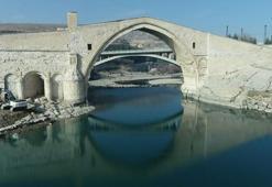 Malabadi Köprüsü’nün görkemini ortaya çıkaracak projede çalışmalar başladı