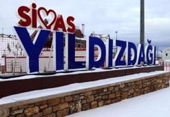 Henüz sezonun açılmadığı Yıldız Dağı Kayak Merkezi'ne kar yağdı