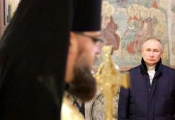 Putin, Kremlin’deki katedralde tek başına Noel ayinine katıldı