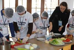 Özel öğrenciler yemek yarışmasında hünerlerini sergiledi