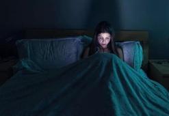 Uzmanı uyardı: Ekranlardan yayılan mavi ışık melatonin hormonunu baskılıyor