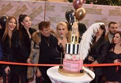 Ünlü isimler güzellik merkezi açılışında bir araya geldi