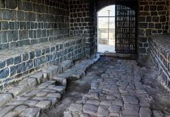 Diyarbakır’da restorasyon çalışmalarında 1700 yıllık taş döşeme ortaya çıktı