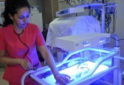 1 haftalık bebeği cami avlusuna terk ettiler