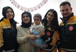 Ambulansta dünyaya getirdiği bebeğinin 2’nci yaşını doğumu yaptıran ekiple kutladı