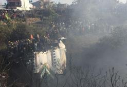 Nepal'deki uçak kazasında 68 kişi hayatını kaybetti