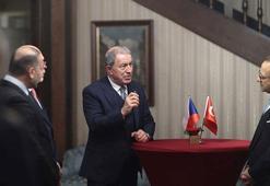 Bakan Akar’dan TSK aleyhindeki söylemlere ‘sert’ tepki