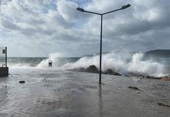 Çanakkale'de fırtına, deniz ulaşımını olumsuz etkiledi