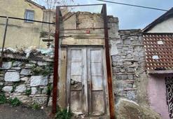 100 yıl önce restore edilen mescitten geri sadece kapısı kaldı