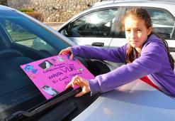 Öğrencilerden sürücülere can dostları için 'Kaputa vur' çağrısı