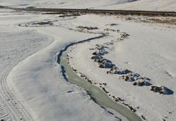 Van'da akarsuların yüzeyi dondu