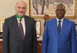 Senegal Cumhurbaşkanı Macky Sall, Büyükelçi Prof Dr Kavas’a devlet nişanı verdi