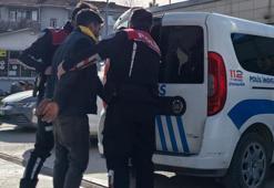 Vitrinden cep telefonunu alıp kaçan şüpheli yakalandı