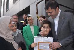 Bakan Kurum'dan depremzede çocuklara karne hediyesi