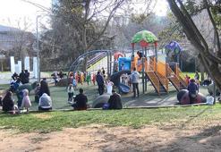 İstanbul'da güzel havayı fırsat bilenler park ve sahilleri doldurdu