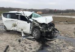 Elazığ'da, kamyonla çarpışan otomobildeki Albay ve eşi yaralandı