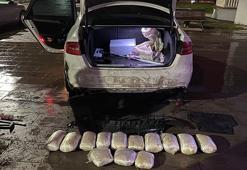 Otomobilin tamponundan 11,7 kilo esrar çıktı