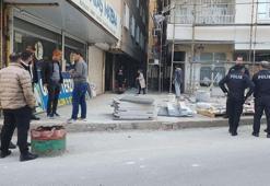 Kumar borcu yüzünden tartıştığı eşini çocuklarının gözü önünde bıçakladı