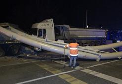 Freni boşalan TIR, 2 TIR'a çarptı; D-100 yolu ulaşıma kapandı