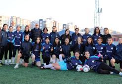 Van'da ailelerinin ikna edildiği kadın futbolcular, 3'üncü Lig'e hazırlanıyor
