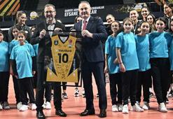 Bakan Kasapoğlu ile Guidetti, Kars'tan gelen kız voleybolcularla buluştu